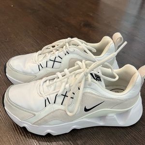 LIKE NEW NIKE women’s RYZ 365 shoes